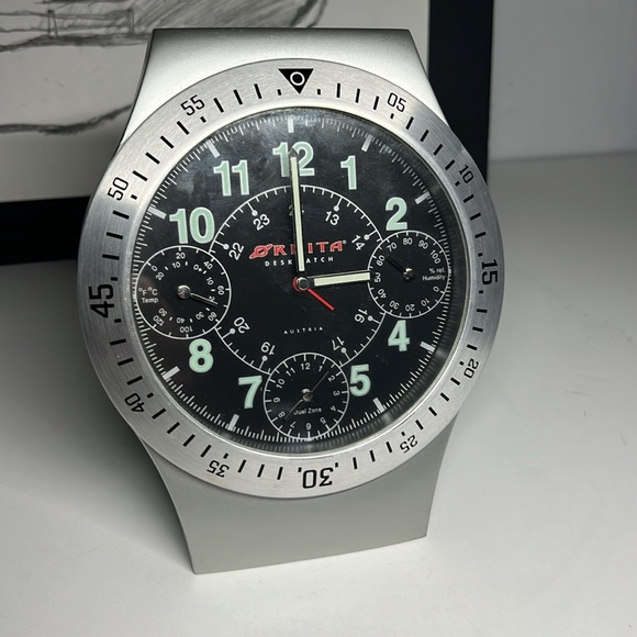 Clock - Picture 2 of 3